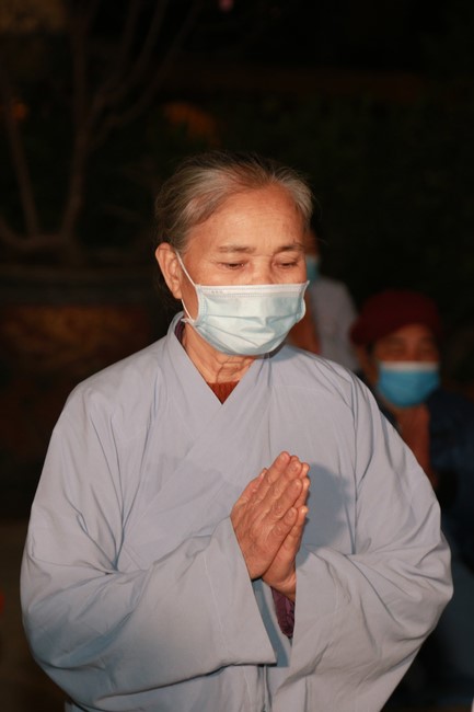 Celebrating enlightened achievement of Bodhisattva Siddhartha and commemorating Covid-19 victims at Dong Cao pagoda