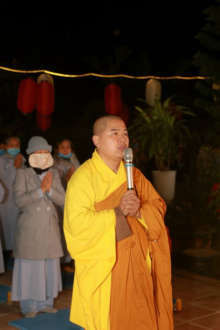 Celebrating enlightened achievement of Bodhisattva Siddhartha and commemorating Covid-19 victims at Dong Cao pagoda