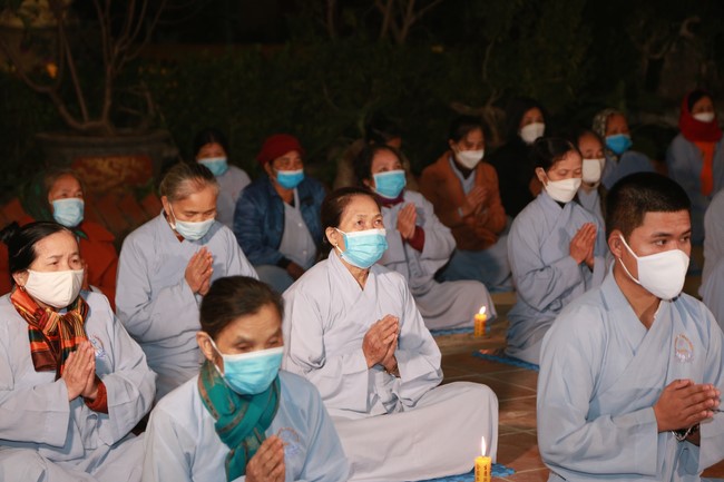 Celebrating enlightened achievement of Bodhisattva Siddhartha and commemorating Covid-19 victims at Dong Cao pagoda