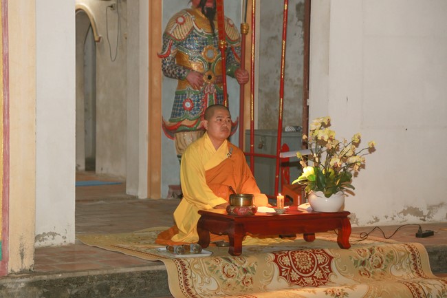 Celebrating enlightened achievement of Bodhisattva Siddhartha and commemorating Covid-19 victims at Dong Cao pagoda