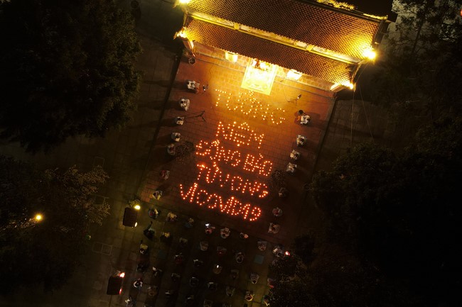 Celebrating enlightened achievement of Bodhisattva Siddhartha and commemorating Covid-19 victims at Dong Cao pagoda