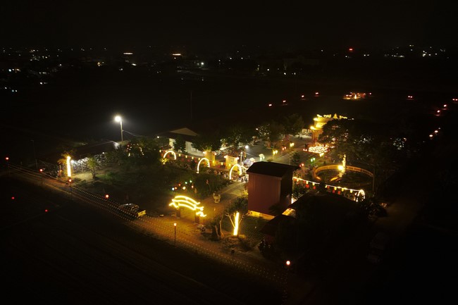 Celebrating enlightened achievement of Bodhisattva Siddhartha and commemorating Covid-19 victims at Dong Cao pagoda