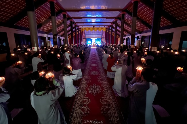 The Gratitude Candle Lighting Ceremony Greeting enlightened achievement of Bodhisattva Siddhartha at Hoa Phuc pagoda