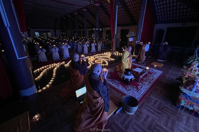 The Gratitude Candle Lighting Ceremony Greeting enlightened achievement of Bodhisattva Siddhartha at Hoa Phuc pagoda