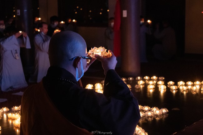 The Gratitude Candle Lighting Ceremony Greeting enlightened achievement of Bodhisattva Siddhartha at Hoa Phuc pagoda