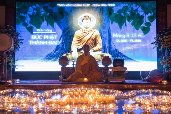 The Gratitude Candle Lighting Ceremony Greeting enlightened achievement of Bodhisattva Siddhartha at Hoa Phuc pagoda