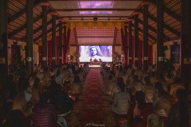 The Gratitude Candle Lighting Ceremony Greeting enlightened achievement of Bodhisattva Siddhartha at Hoa Phuc pagoda