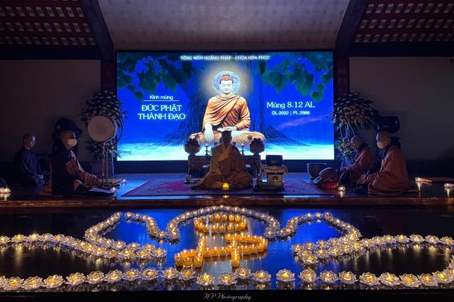 The Gratitude Candle Lighting Ceremony Greeting enlightened achievement of Bodhisattva Siddhartha at Hoa Phuc pagoda