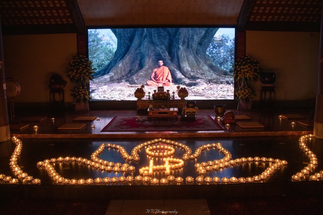The Gratitude Candle Lighting Ceremony Greeting enlightened achievement of Bodhisattva Siddhartha at Hoa Phuc pagoda