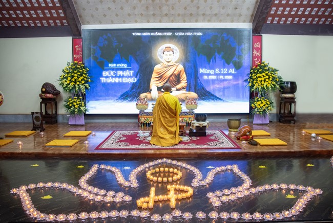 The Gratitude Candle Lighting Ceremony Greeting enlightened achievement of Bodhisattva Siddhartha at Hoa Phuc pagoda