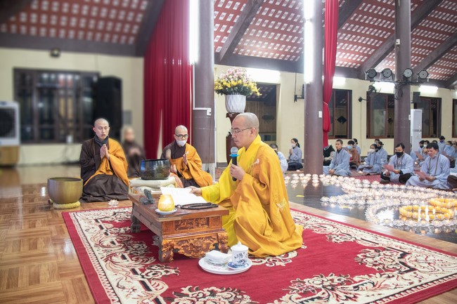 The Gratitude Candle Lighting Ceremony Greeting enlightened achievement of Bodhisattva Siddhartha at Hoa Phuc pagoda