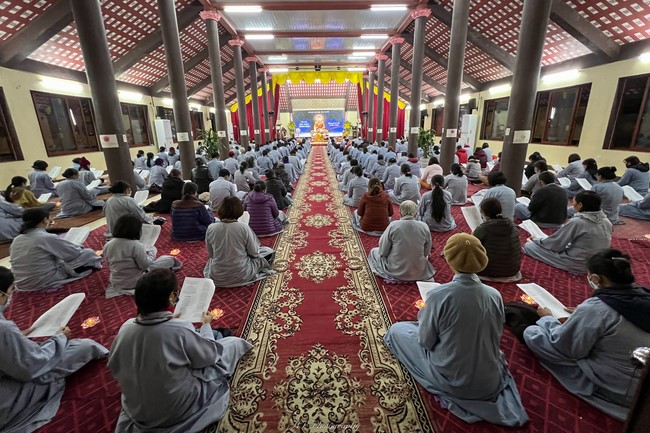 The Gratitude Candle Lighting Ceremony Greeting enlightened achievement of Bodhisattva Siddhartha at Hoa Phuc pagoda
