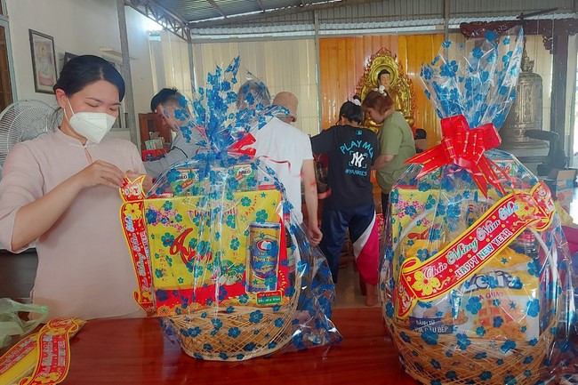 Spring Smile Program of  An Huong Pagoda