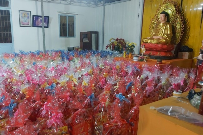 Spring Smile Program of  An Huong Pagoda