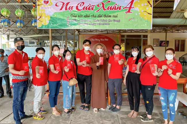 Spring Smile Program of  An Huong Pagoda