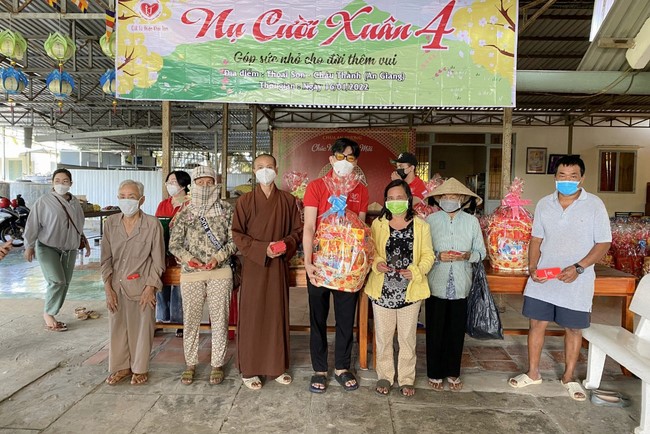 Spring Smile Program of  An Huong Pagoda