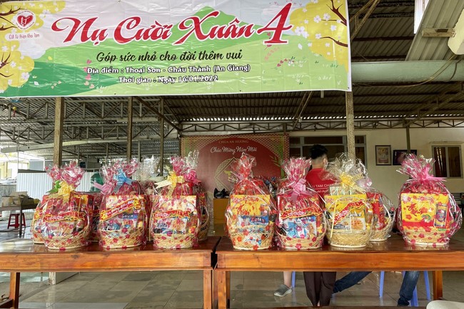 Spring Smile Program of  An Huong Pagoda