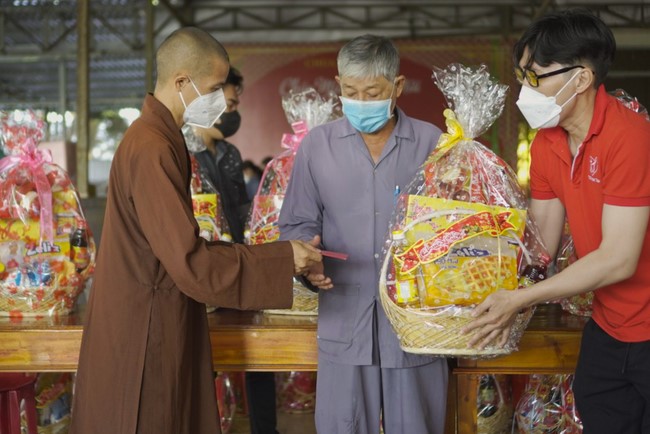 Spring Smile Program of  An Huong Pagoda