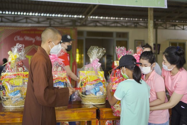 Spring Smile Program of  An Huong Pagoda