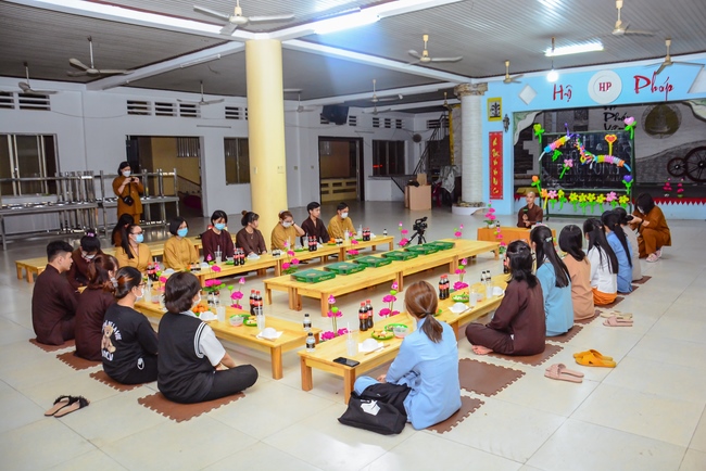 Year’s end party of balloons' Shaping group