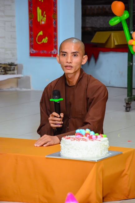 Year’s end party of balloons' Shaping group