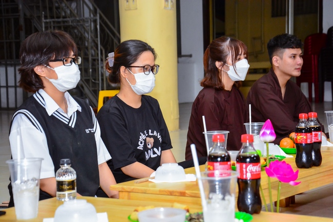 Year’s end party of balloons' Shaping group