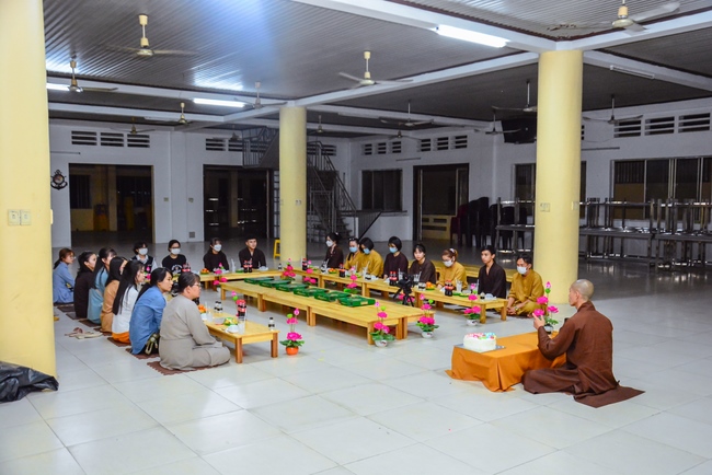 Year’s end party of balloons' Shaping group