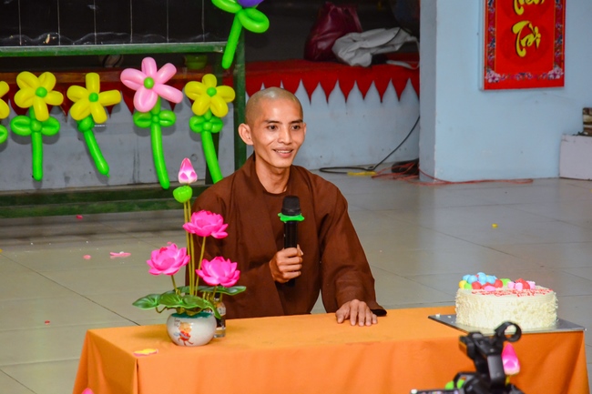 Year’s end party of balloons' Shaping group