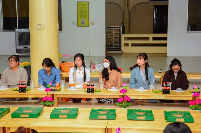 Year’s end party of balloons' Shaping group