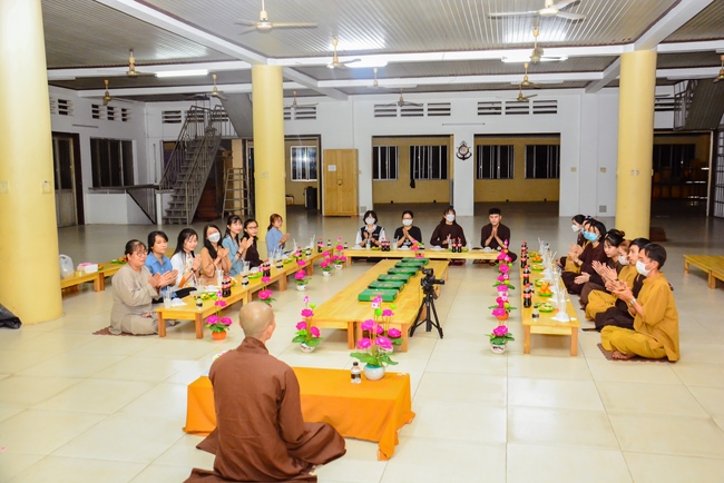 Year’s end party of balloons' Shaping group