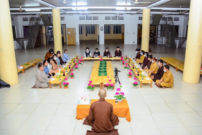 Year’s end party of balloons' Shaping group