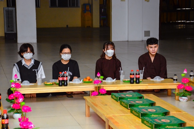 Year’s end party of balloons' Shaping group