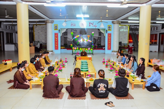 Year’s end party of balloons' Shaping group