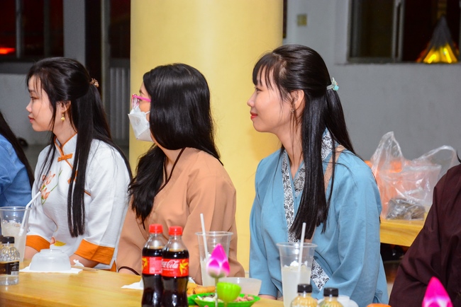 Year’s end party of balloons' Shaping group