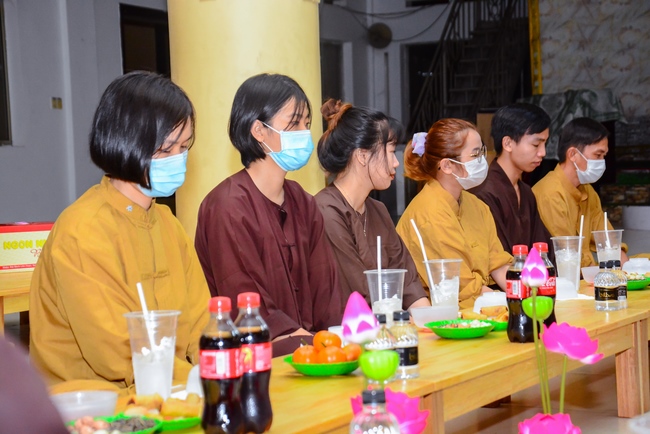 Year’s end party of balloons' Shaping group