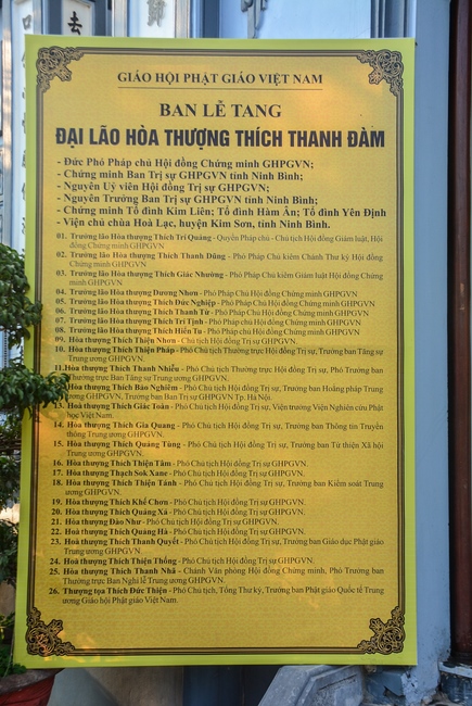 Ritual of visiting and offering homage to Late Most  Thich Thanh Dam 's Body