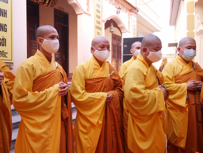 Ritual of visiting and offering homage to Late Most  Thich Thanh Dam 's Body