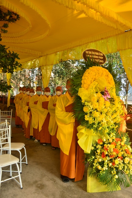 Ritual of visiting and offering homage to Late Most  Thich Thanh Dam 's Body
