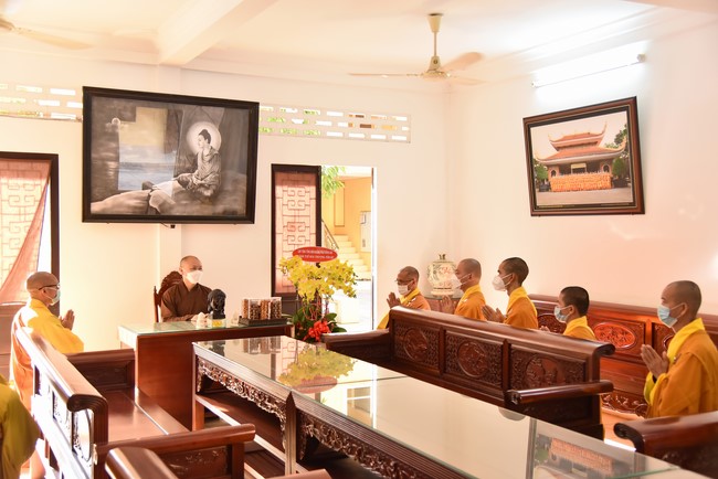 Paying homage to and wishing the New Year to master Thich Chan Tinh of monks at the branches