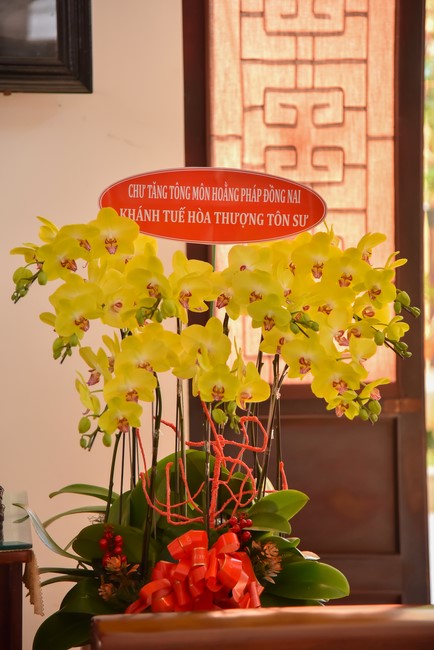 Paying homage to and wishing the New Year to master Thich Chan Tinh of monks at the branches