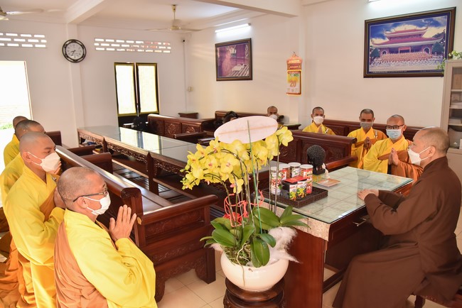 Paying homage to and wishing the New Year to master Thich Chan Tinh of monks at the branches