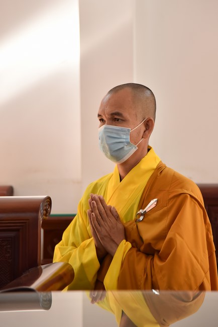 Paying homage to and wishing the New Year to master Thich Chan Tinh of monks at the branches