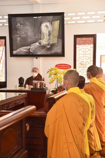 Paying homage to and wishing the New Year to master Thich Chan Tinh of monks at the branches