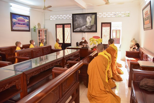 Paying homage to and wishing the New Year to master Thich Chan Tinh of monks at the branches