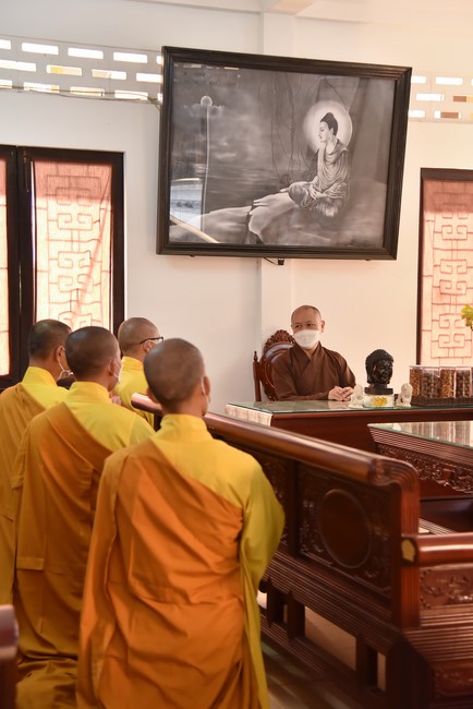 Paying homage to and wishing the New Year to master Thich Chan Tinh of monks at the branches