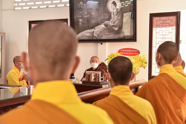 Paying homage to and wishing the New Year to master Thich Chan Tinh of monks at the branches