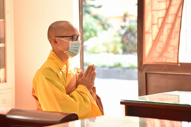 Paying homage to and wishing the New Year to master Thich Chan Tinh of monks at the branches