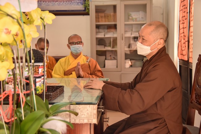 Paying homage to and wishing the New Year to master Thich Chan Tinh of monks at the branches