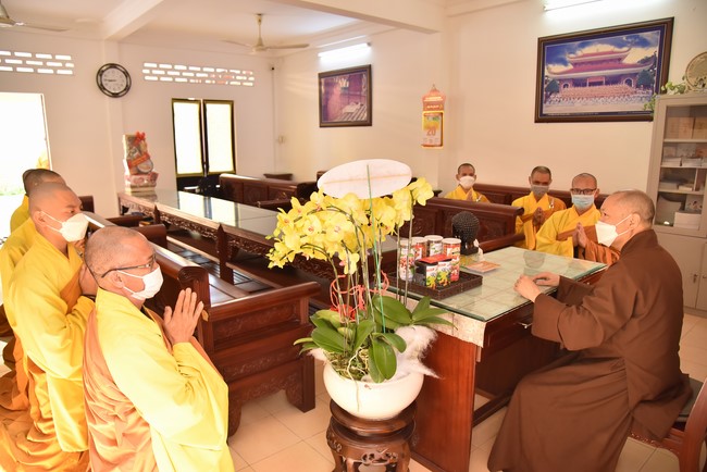 Paying homage to and wishing the New Year to master Thich Chan Tinh of monks at the branches