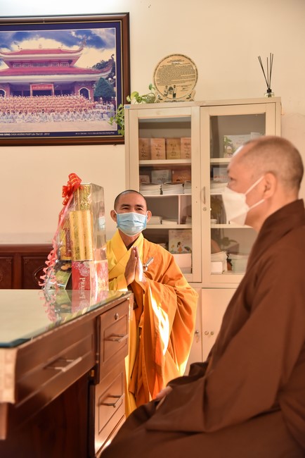 Paying homage to and wishing the New Year to master Thich Chan Tinh of monks at the branches